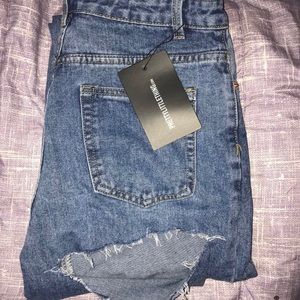PRETTYLITTLETHING Mid Blue Bum Rip Mom Jeans🦋